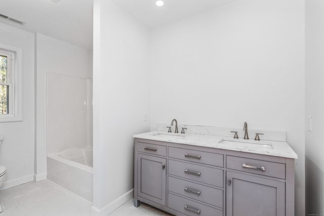 60 Hollister Drive, Avon, CT 06001