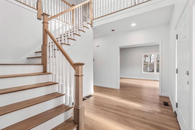 60 Hollister Drive, Avon, CT 06001