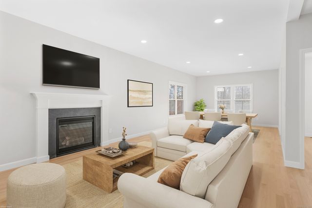 60 Hollister Drive, Avon, CT 06001