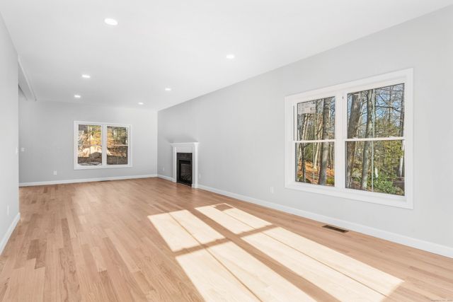 60 Hollister Drive, Avon, CT 06001