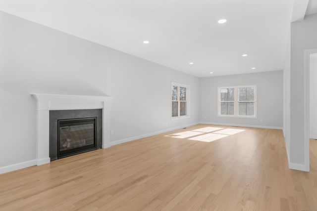 60 Hollister Drive, Avon, CT 06001