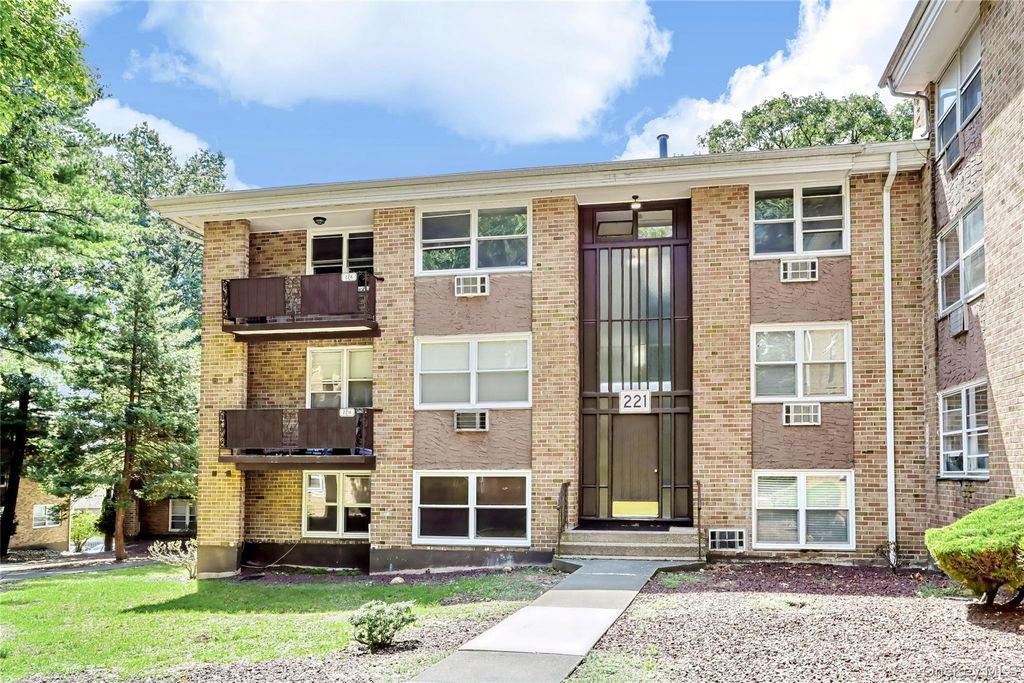 221 Kearsing Parkway E, Monsey, NY 10952 — exterior