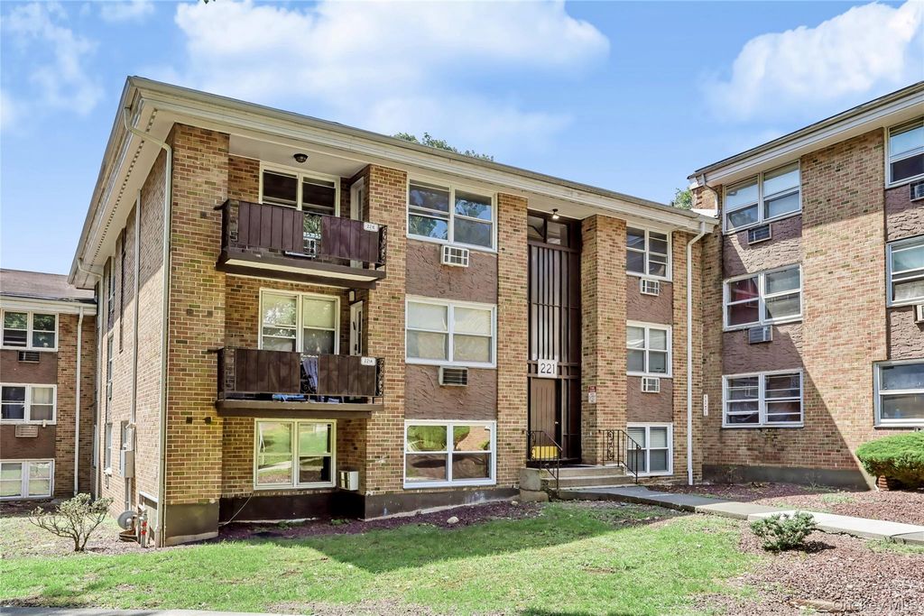 221 Kearsing Parkway E, Monsey, NY 10952 — photo 2