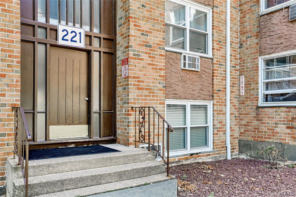 221 Kearsing Parkway E, Monsey, NY 10952 — photo 3