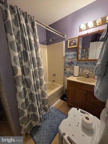 741 WOODLAND AVE, Westville, NJ 08093