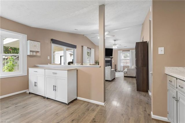 6 Sanlun Lakes DR, Hampton, VA 23666
