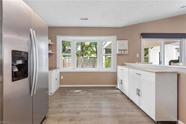 6 Sanlun Lakes DR, Hampton, VA 23666