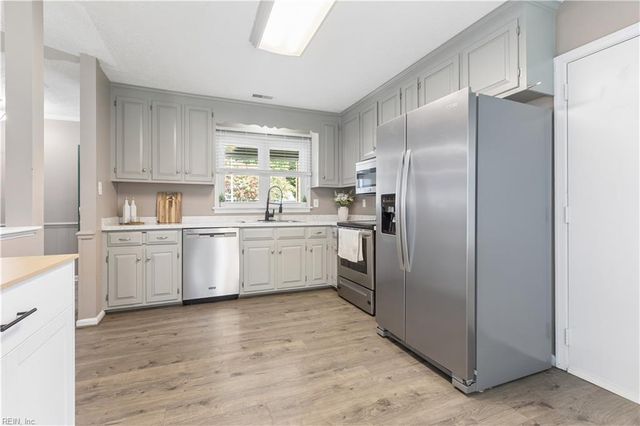 6 Sanlun Lakes DR, Hampton, VA 23666