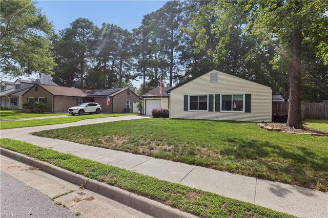 6 Sanlun Lakes DR, Hampton, VA 23666