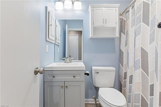 6 Sanlun Lakes DR, Hampton, VA 23666