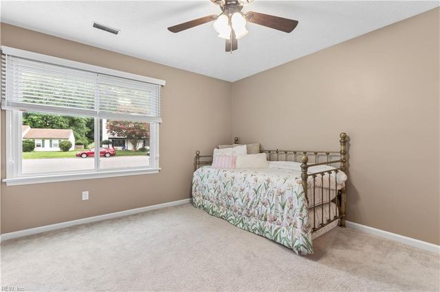 6 Sanlun Lakes DR, Hampton, VA 23666