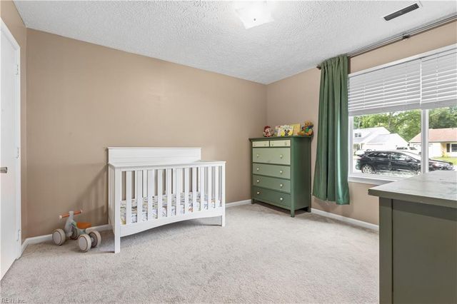 6 Sanlun Lakes DR, Hampton, VA 23666