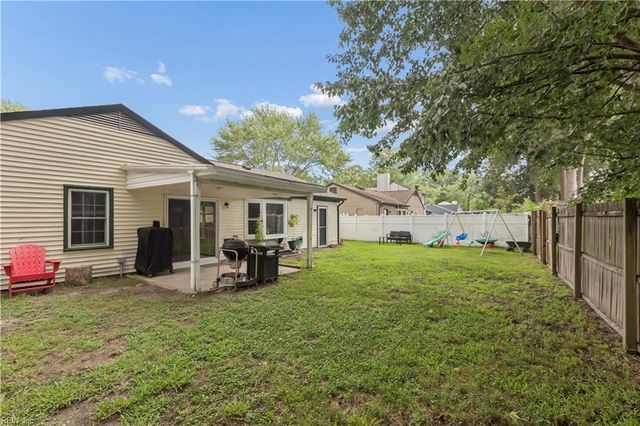 6 Sanlun Lakes DR, Hampton, VA 23666