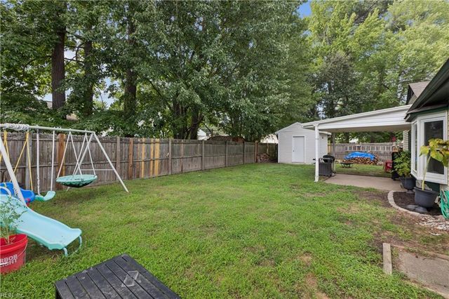 6 Sanlun Lakes DR, Hampton, VA 23666