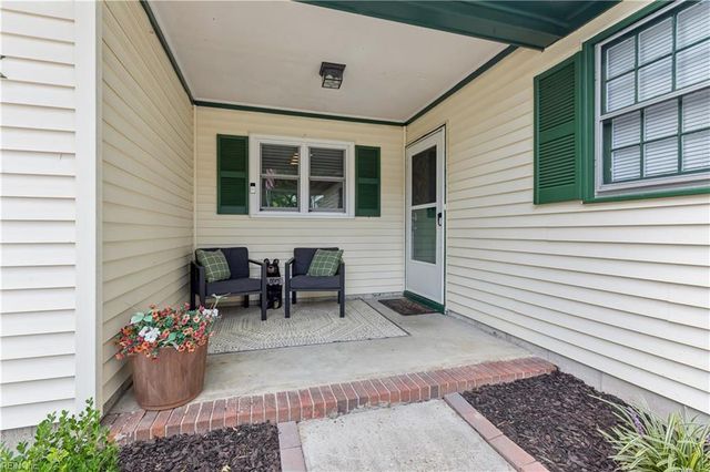 6 Sanlun Lakes DR, Hampton, VA 23666