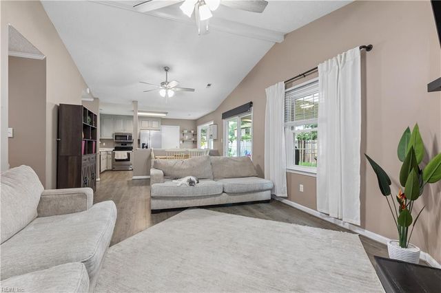 6 Sanlun Lakes DR, Hampton, VA 23666