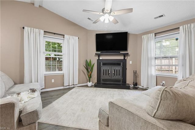 6 Sanlun Lakes DR, Hampton, VA 23666