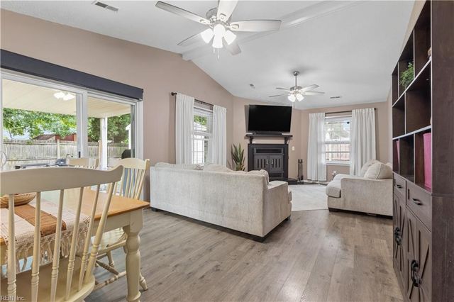 6 Sanlun Lakes DR, Hampton, VA 23666