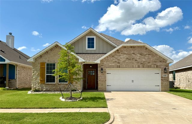 520 Mustang Lane, Pilot Point, TX 76258