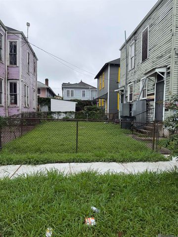3700 S Saratoga Street, New Orleans, LA 70115