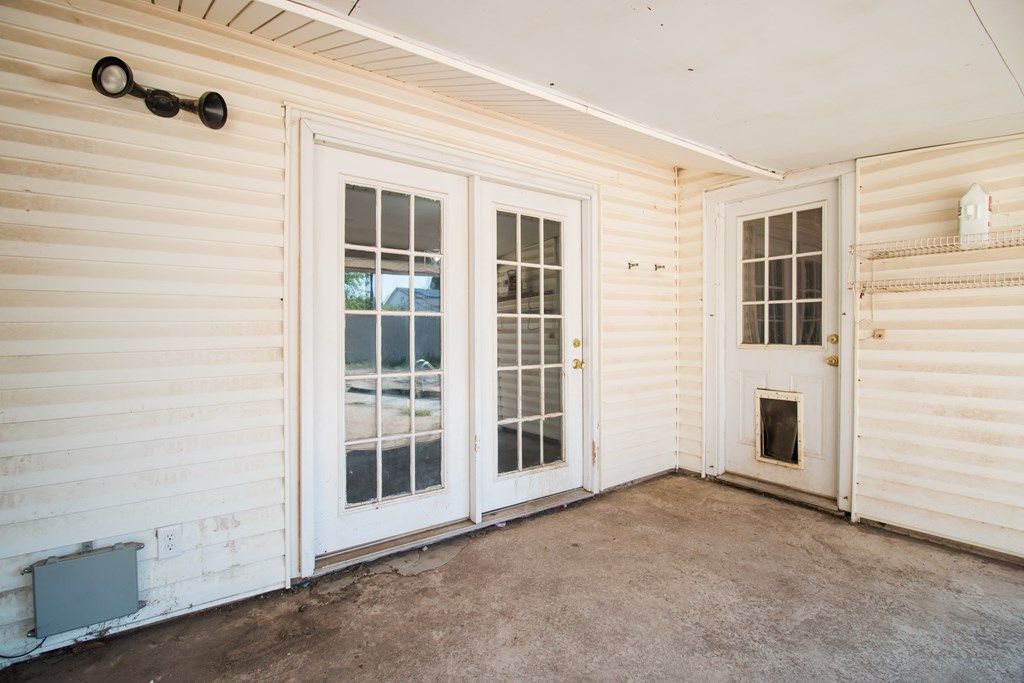 Image 16 of property listing at 317 Van Zandt St, San Angelo, TX 76905