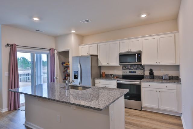 206 Carver Willow Dr., Loris, SC 29569