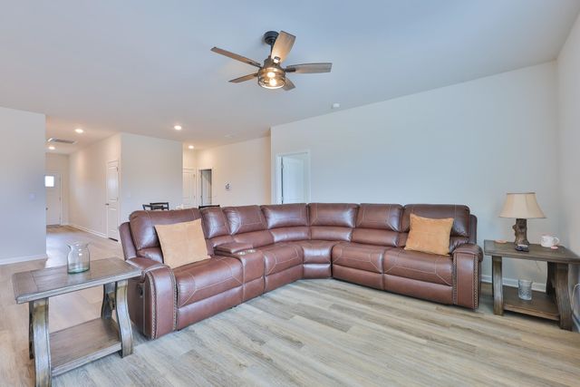 206 Carver Willow Dr., Loris, SC 29569