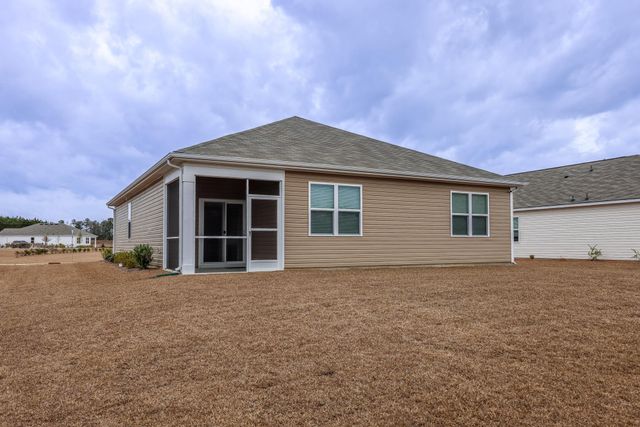 206 Carver Willow Dr., Loris, SC 29569