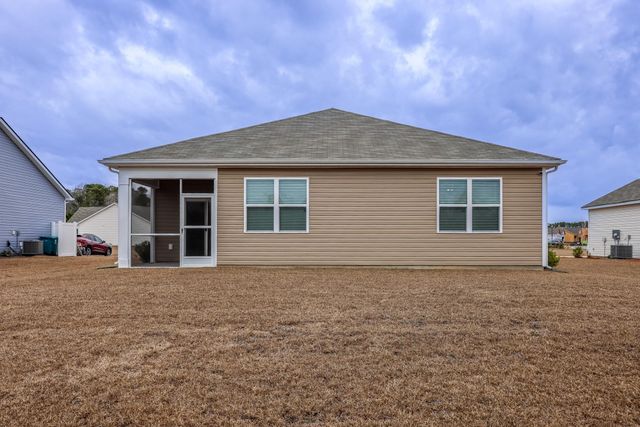 206 Carver Willow Dr., Loris, SC 29569