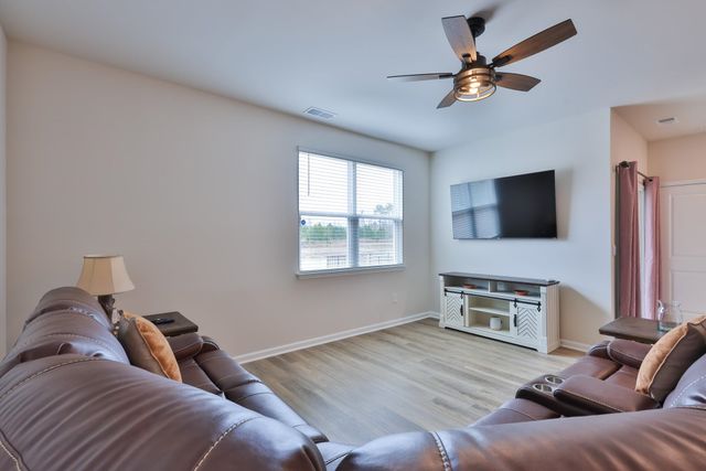 206 Carver Willow Dr., Loris, SC 29569