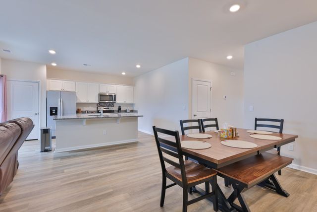 206 Carver Willow Dr., Loris, SC 29569