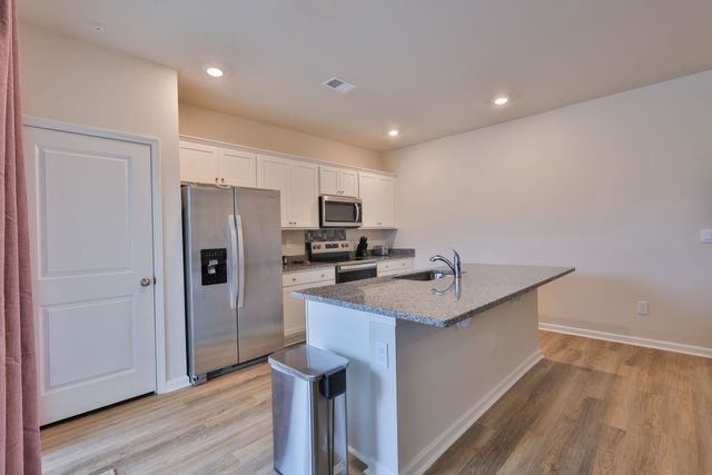 206 Carver Willow Dr., Loris, SC 29569