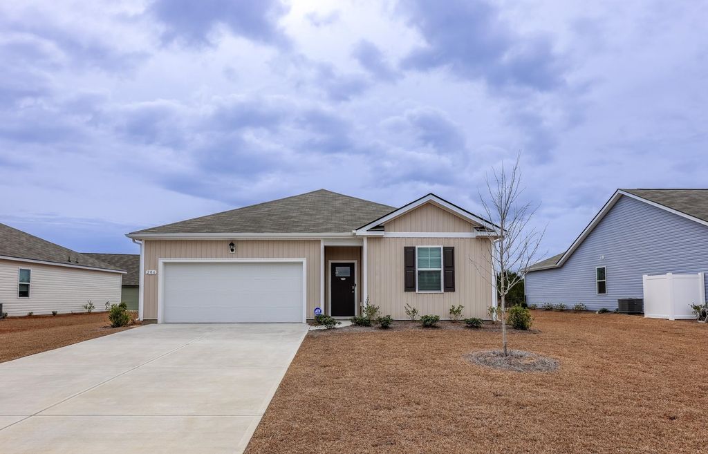 206 Carver Willow Dr., Loris, SC 29569