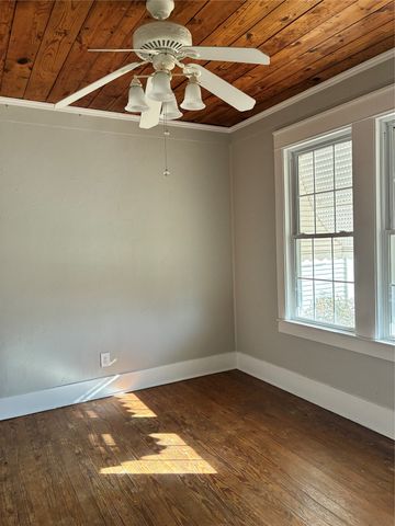 109 S West Street, Bangs, TX 76823