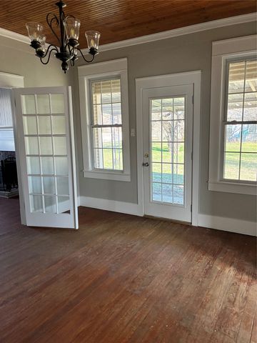 109 S West Street, Bangs, TX 76823