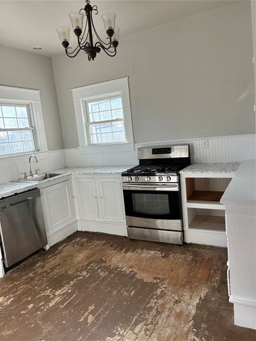 109 S West Street, Bangs, TX 76823