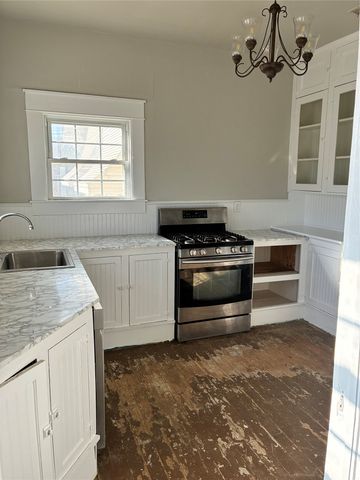 109 S West Street, Bangs, TX 76823