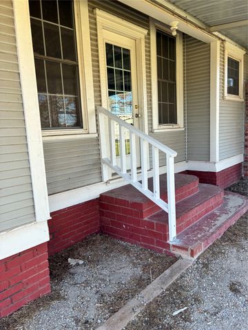 109 S West Street, Bangs, TX 76823