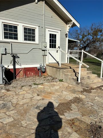 109 S West Street, Bangs, TX 76823