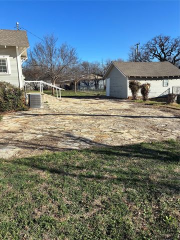 109 S West Street, Bangs, TX 76823