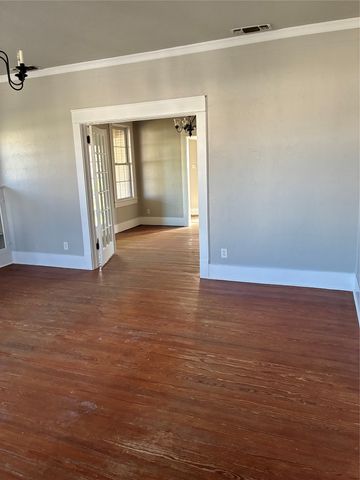 109 S West Street, Bangs, TX 76823