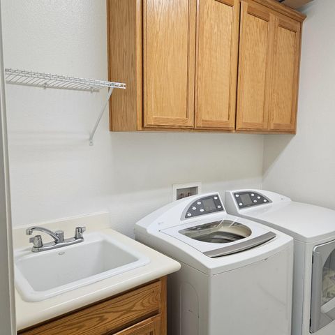 6525 E Raco Avenue, Fresno, CA 93727