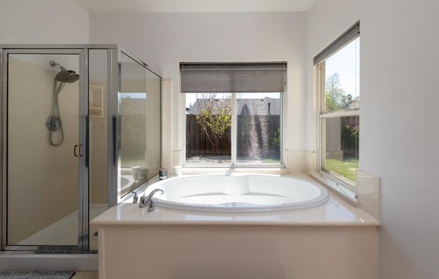 6525 E Raco Avenue, Fresno, CA 93727