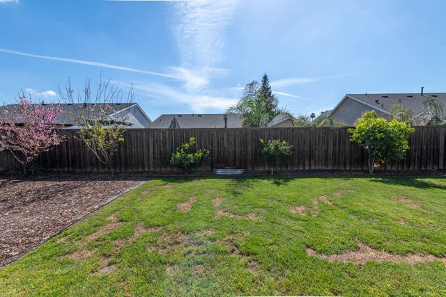 6525 E Raco Avenue, Fresno, CA 93727