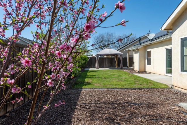 6525 E Raco Avenue, Fresno, CA 93727