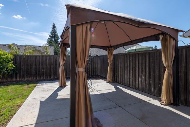 6525 E Raco Avenue, Fresno, CA 93727