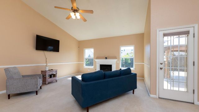 6525 E Raco Avenue, Fresno, CA 93727