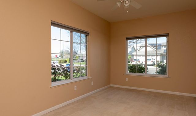 6525 E Raco Avenue, Fresno, CA 93727