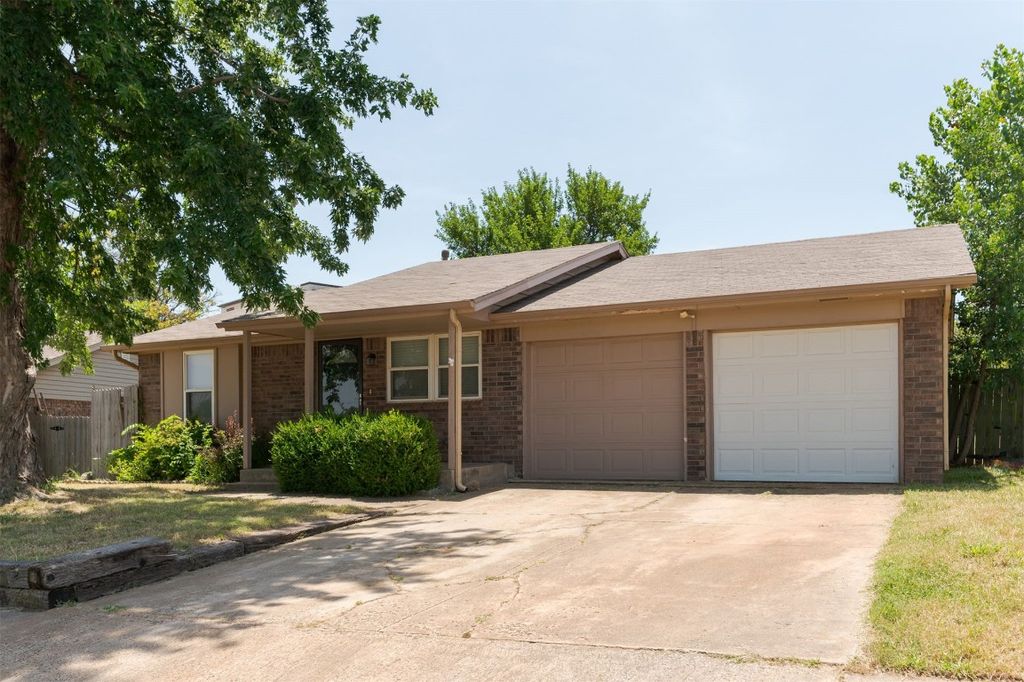 664 SW 12 Street, Moore, OK 73160