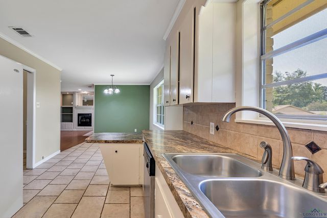 1228 Eden Dr., Longview, TX 75605